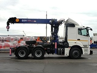 Седельный тягач КАМАЗ 65206 с КМУ DongYang SS1956