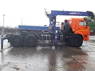 Седельный тягач КАМАЗ 43118-3011-50 с КМУ DongYang SS1956