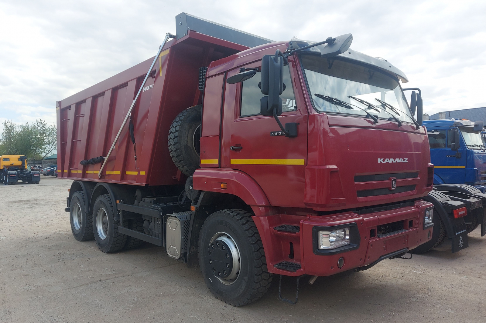 Фото №1: Строительный самосвал НЕФАЗ 6520-7080-49