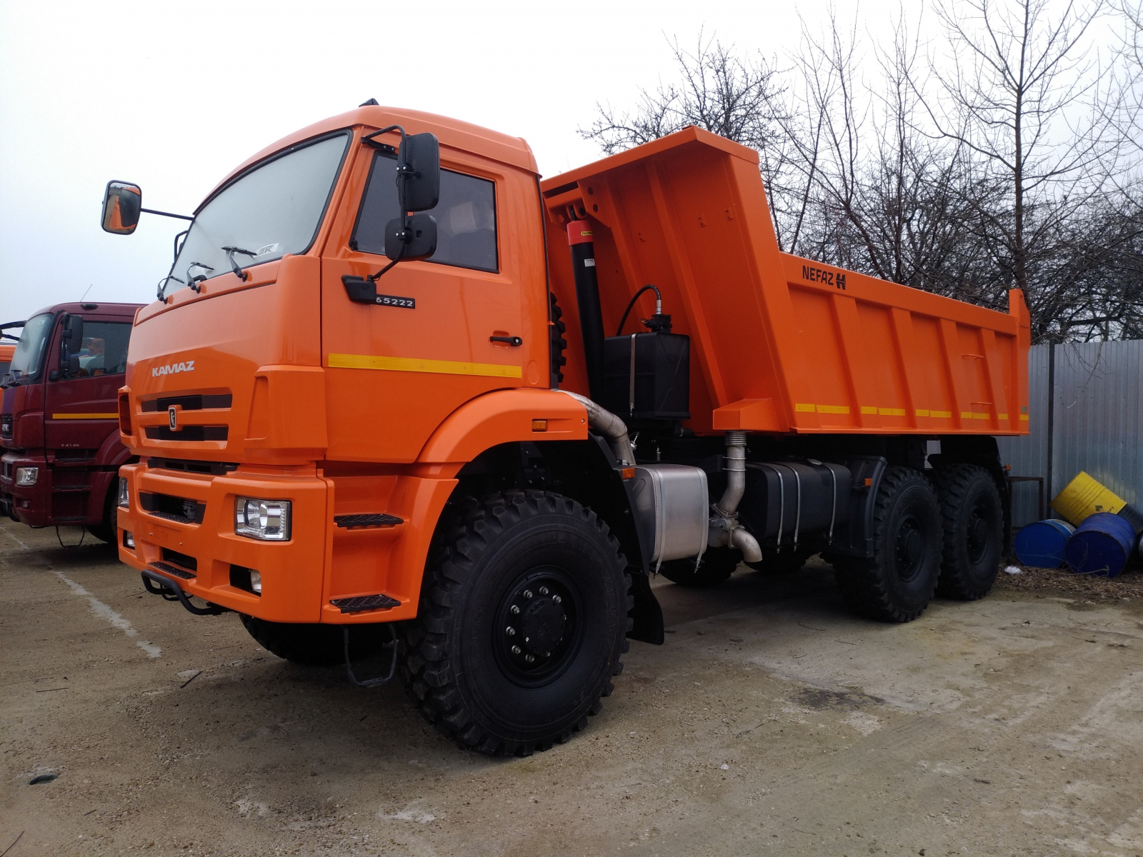 Фото №1: Строительный самосвал НЕФАЗ 65222-26012-53