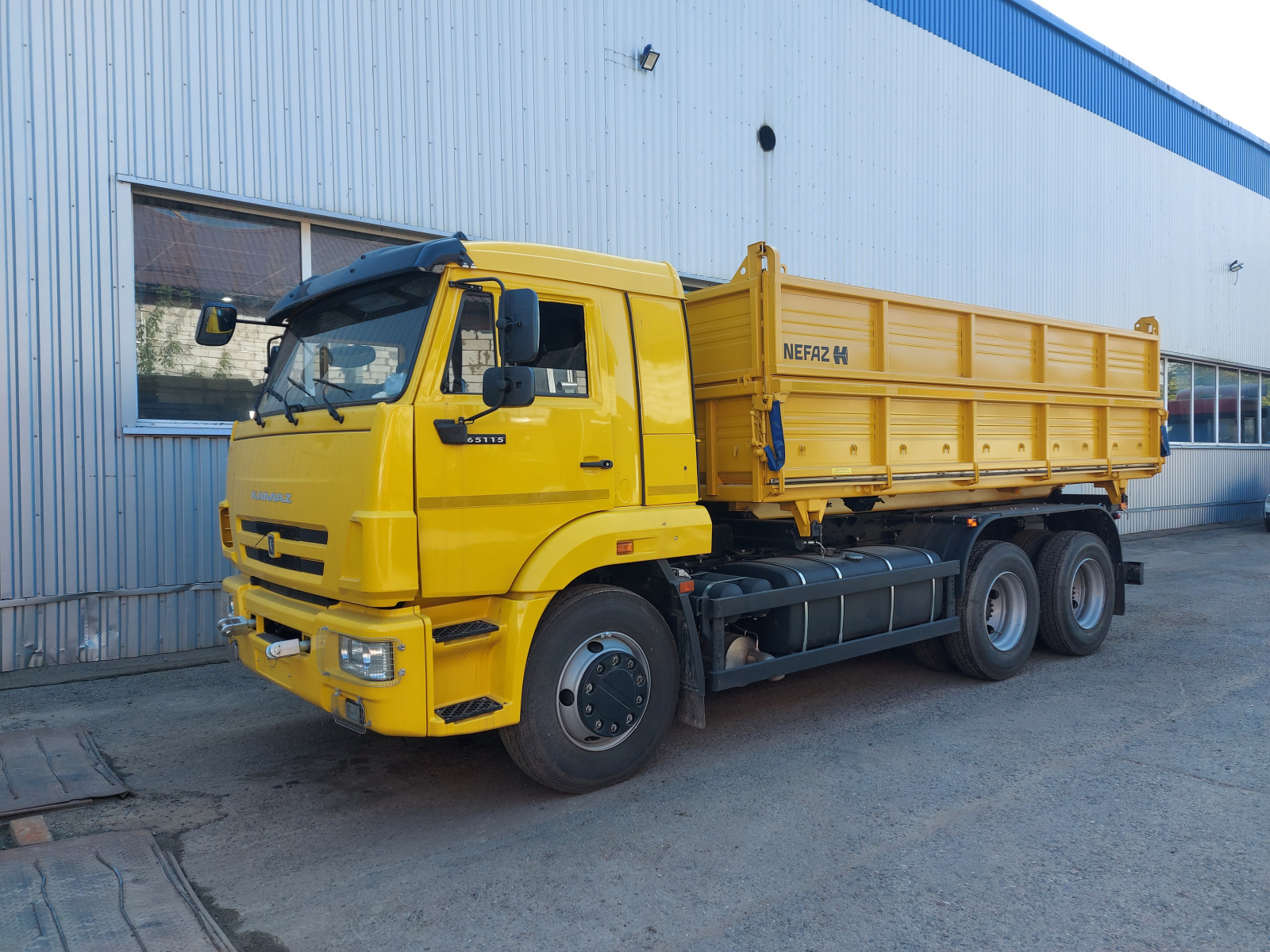 Фото №1: Сельскохозяйственный самосвал НЕФАЗ 45143-306012-48 на шасси КАМАЗ 65115-3063-48