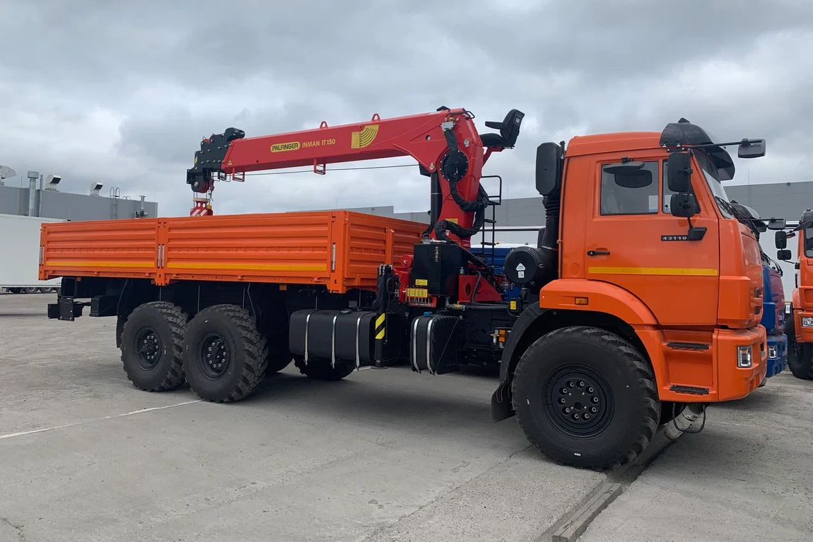 Фото №1: Бортовой автомобиль с крано-манипуляторной установкой 6591-38091-50 на шасси КАМАЗ 43118-73094-50