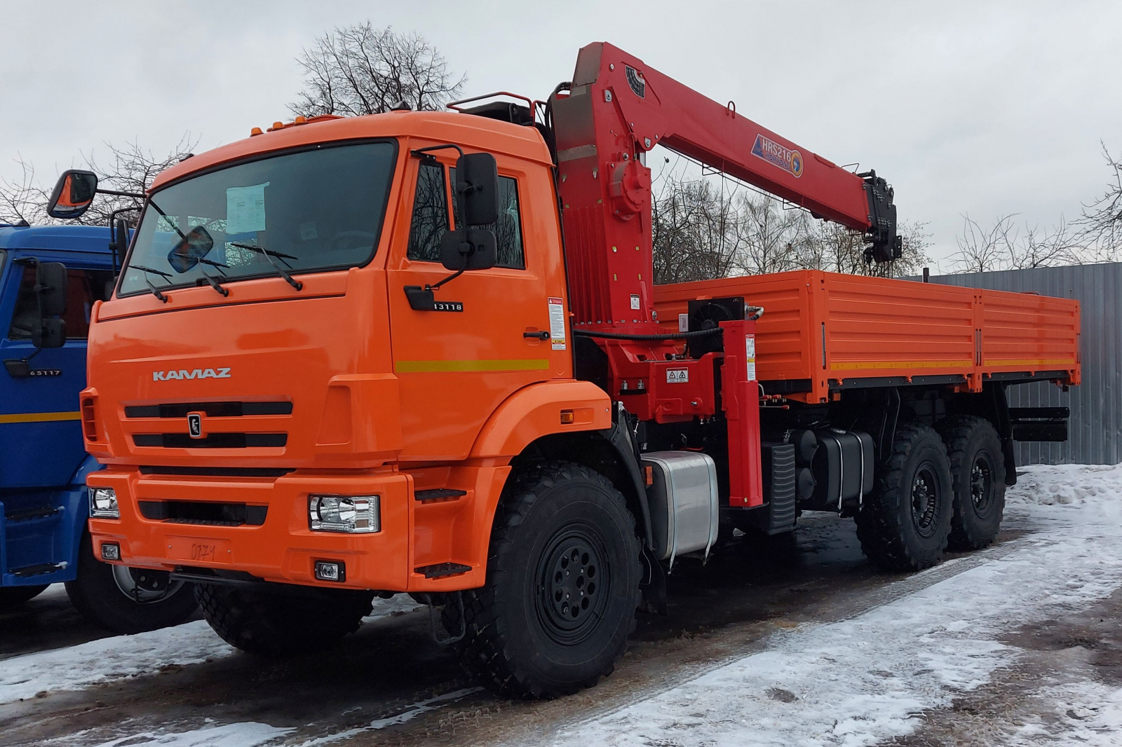 Фото №1: Бортовой автомобиль с крано-манипуляторной установкой 6591-160191-50 на шасси КАМАЗ 43118-73094-50