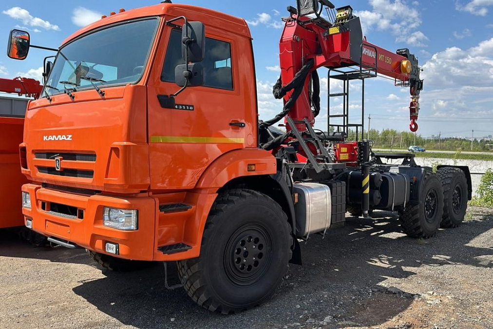 Фото №1: Седельный тягач с крано-манипуляторной установкой 659102-117292-50 на шасси КАМАЗ 43118-73094-50
