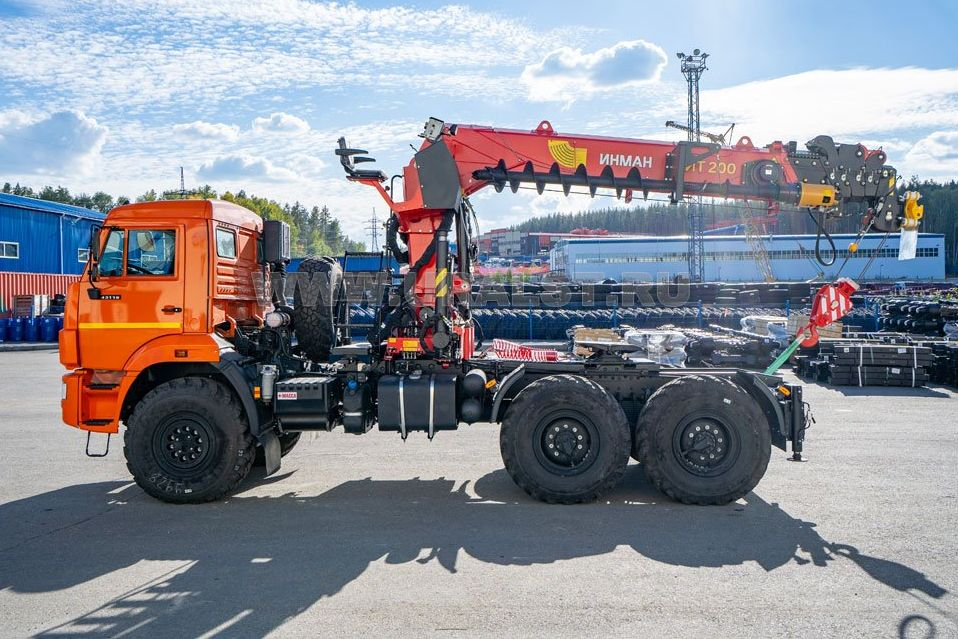 Фото №1: Седельный тягач с крано-манипуляторной установкой 659102-354192-50 на шасси КАМАЗ 43118-73094-50