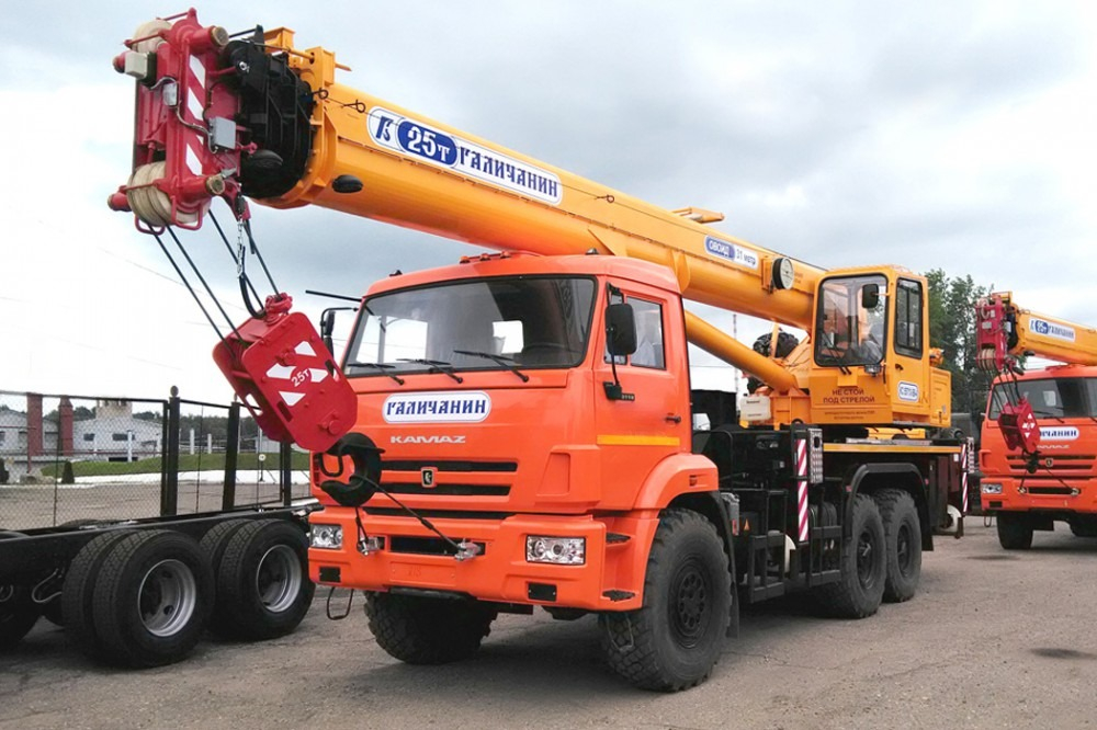 Фото №1: Автокран "Галичанин" КС-55713-5В-4 на шасси КАМАЗ 43118-3011-48