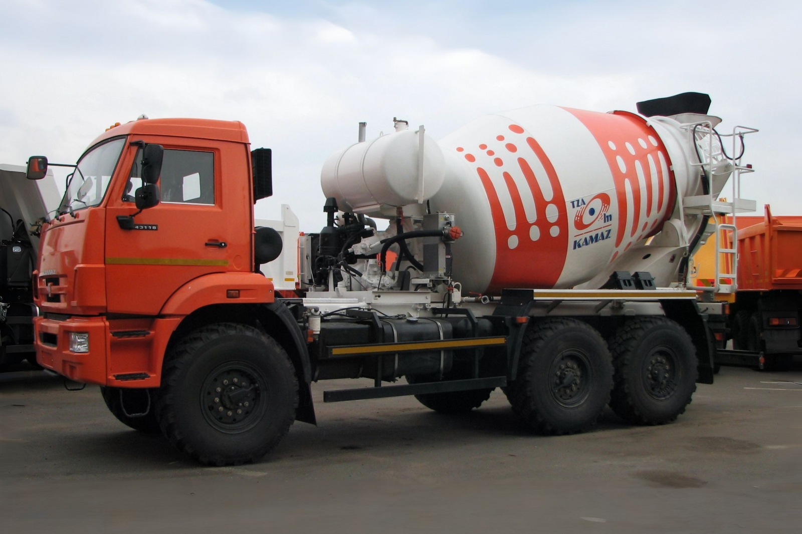 Фото №1: Автобетоносмеситель 5814T6 (арт. 58146-3027-48) на шасси КАМАЗ 43118-3027-48