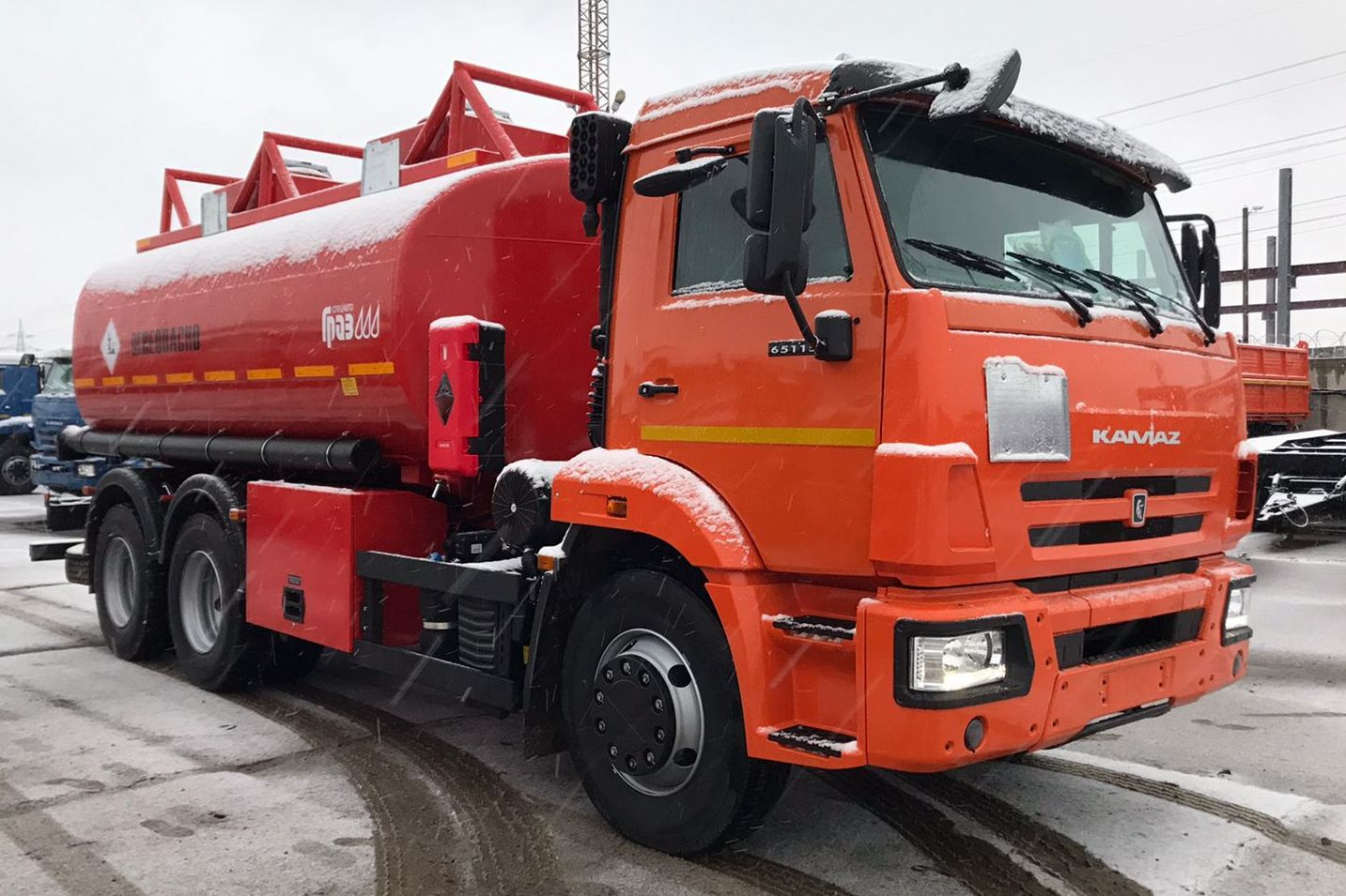Фото №1: Автотопливозаправщик 4671-23973-50 на шасси КАМАЗ 43118-23973-50 12 куб. м
